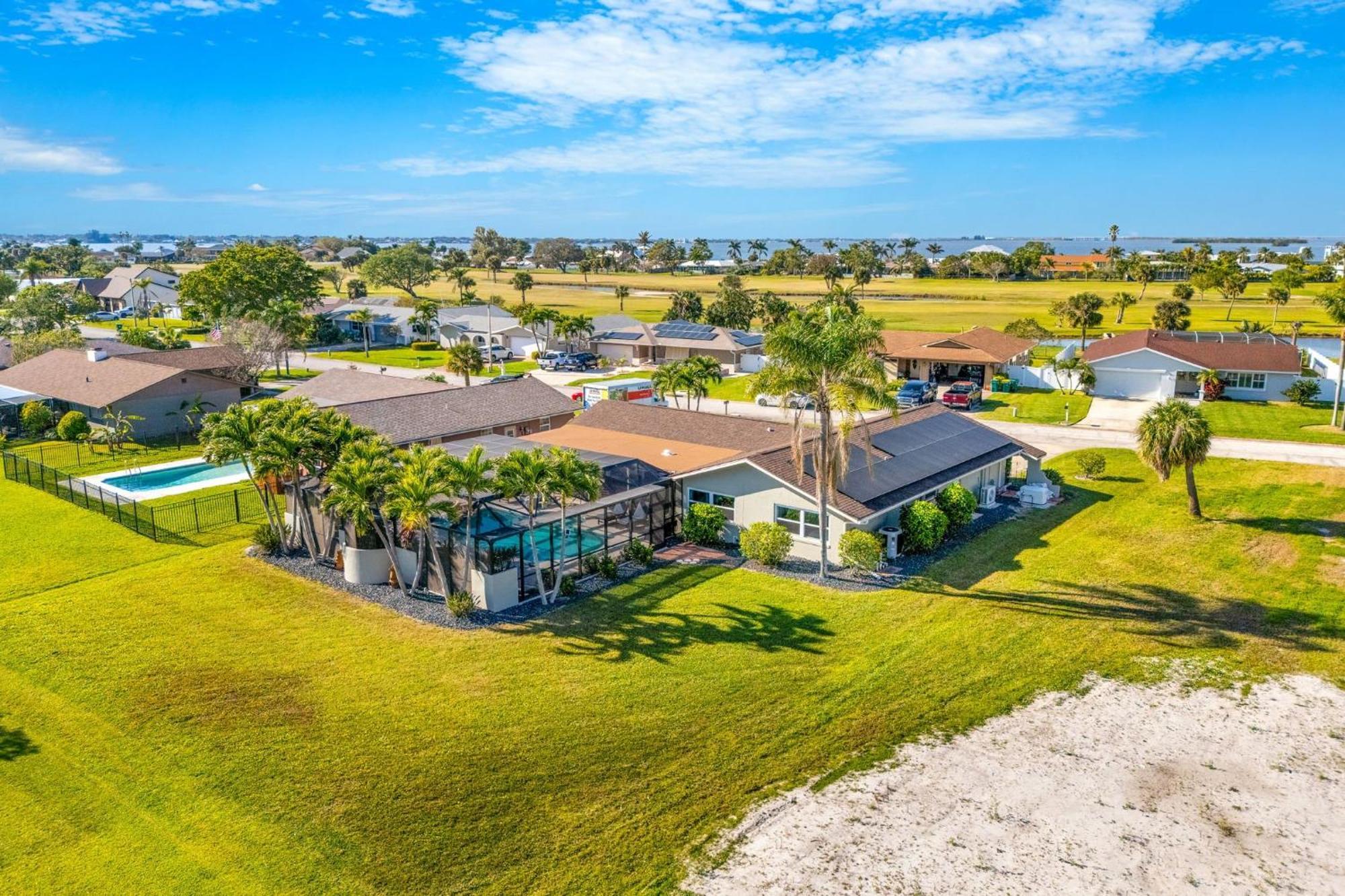 Holiday home 12 Fairway Drive