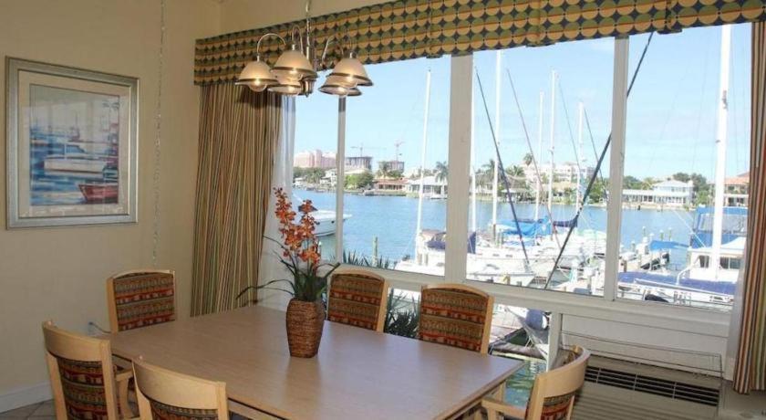 Motel Chart House And Marina 3*