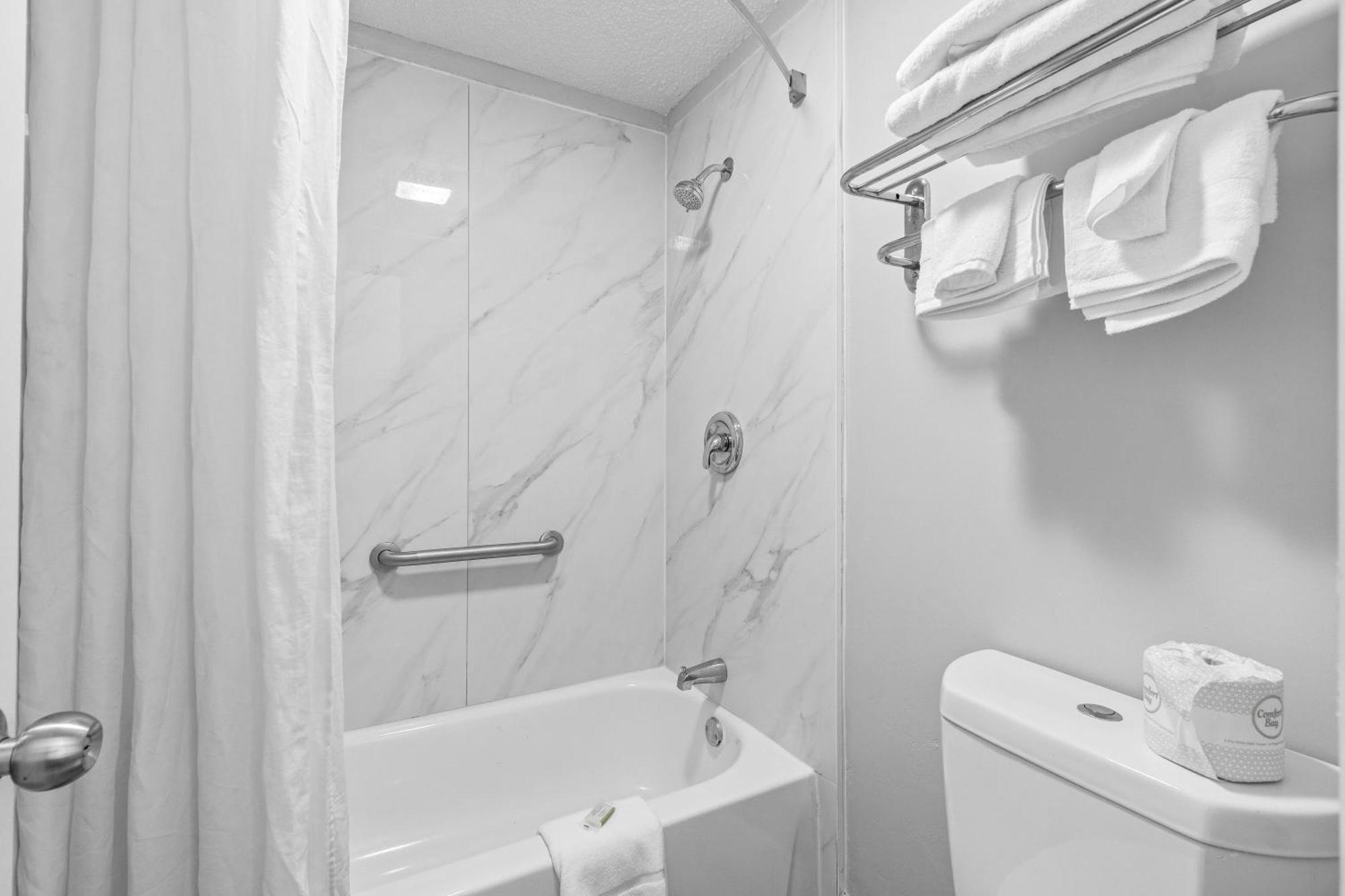 Motel Super 8 By Wyndham West Palm 2*