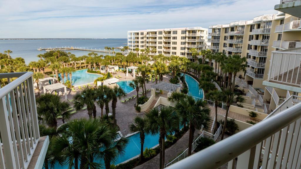 Destin West - Pelican *