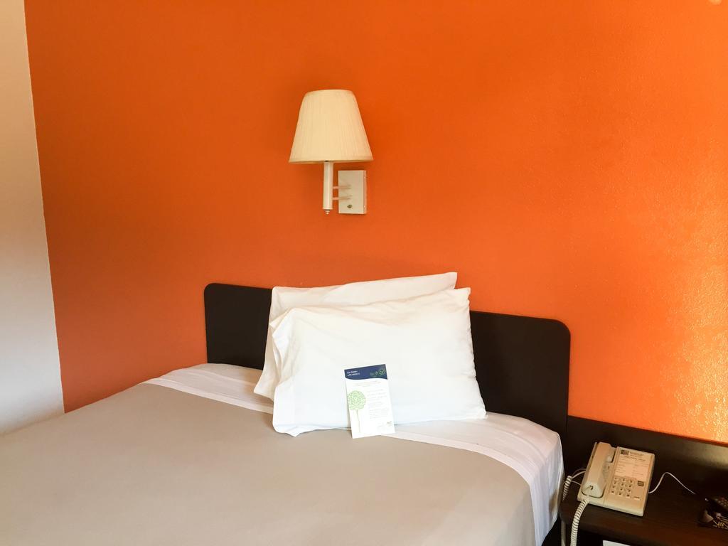Motel 6 - West