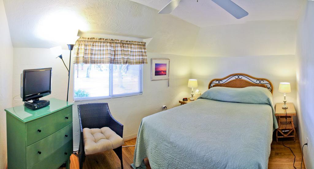 Night Swan Intracoastal Bed & Breakfast 2*