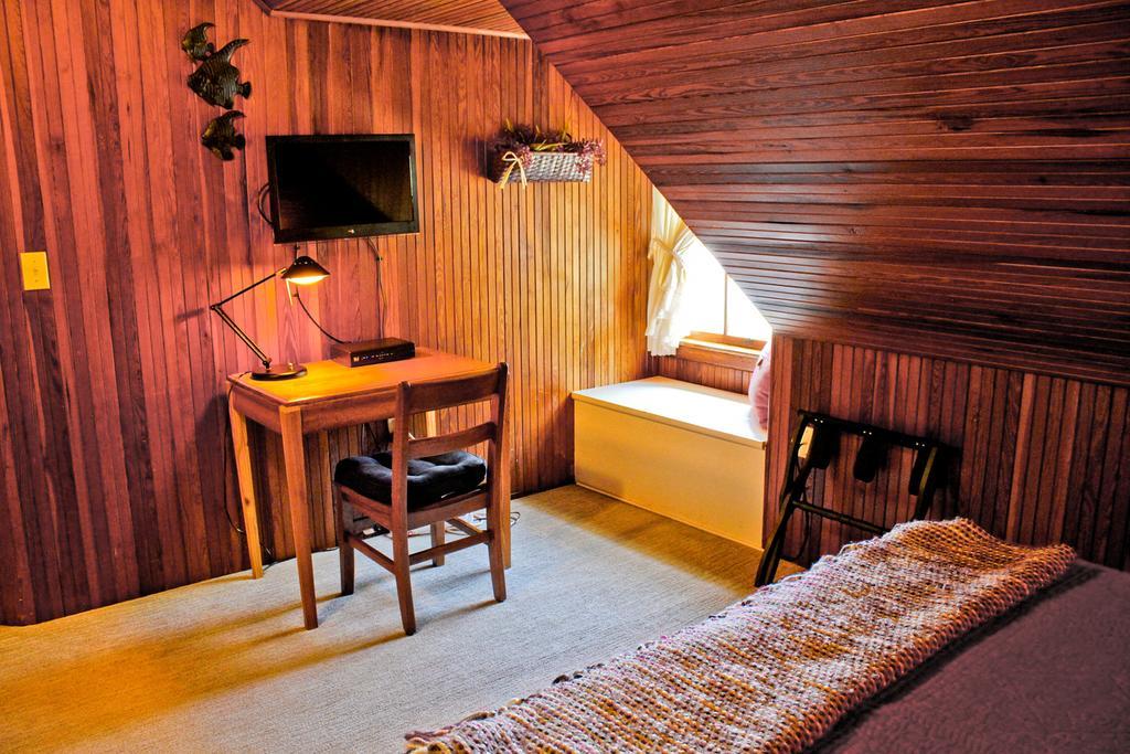 Night Swan Intracoastal Bed & Breakfast 2*