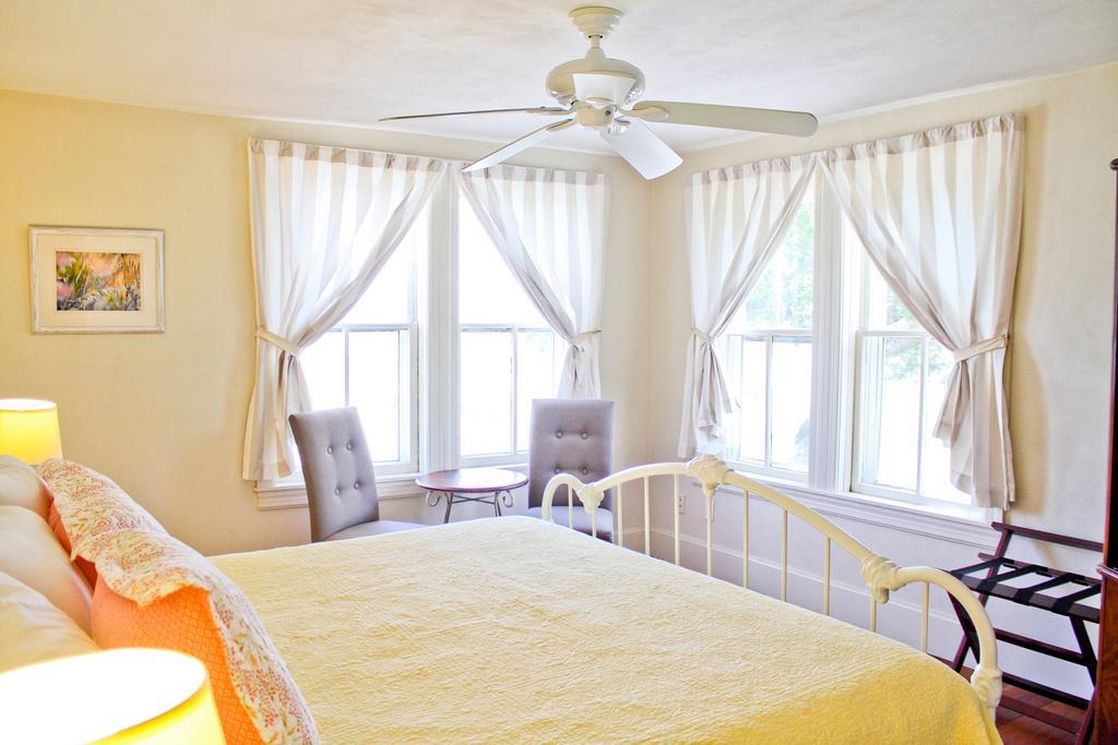 Night Swan Intracoastal Bed & Breakfast 2*