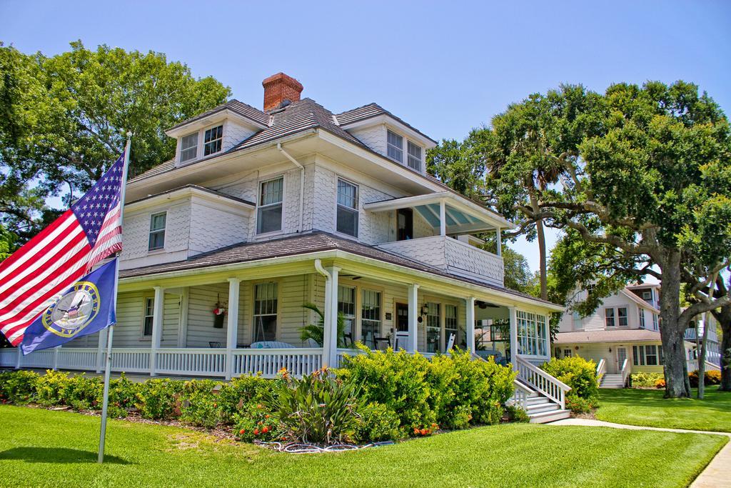 Night Swan Intracoastal Bed & Breakfast