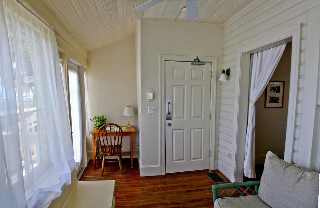 Night Swan Intracoastal Bed & Breakfast