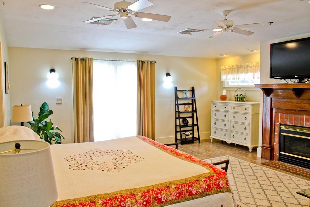 Night Swan Intracoastal 2* New Smyrna Beach