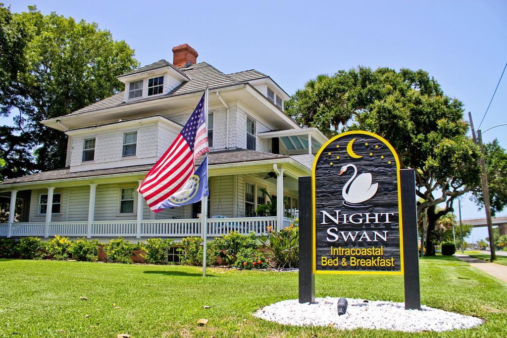Night Swan Intracoastal Bed & Breakfast 2*