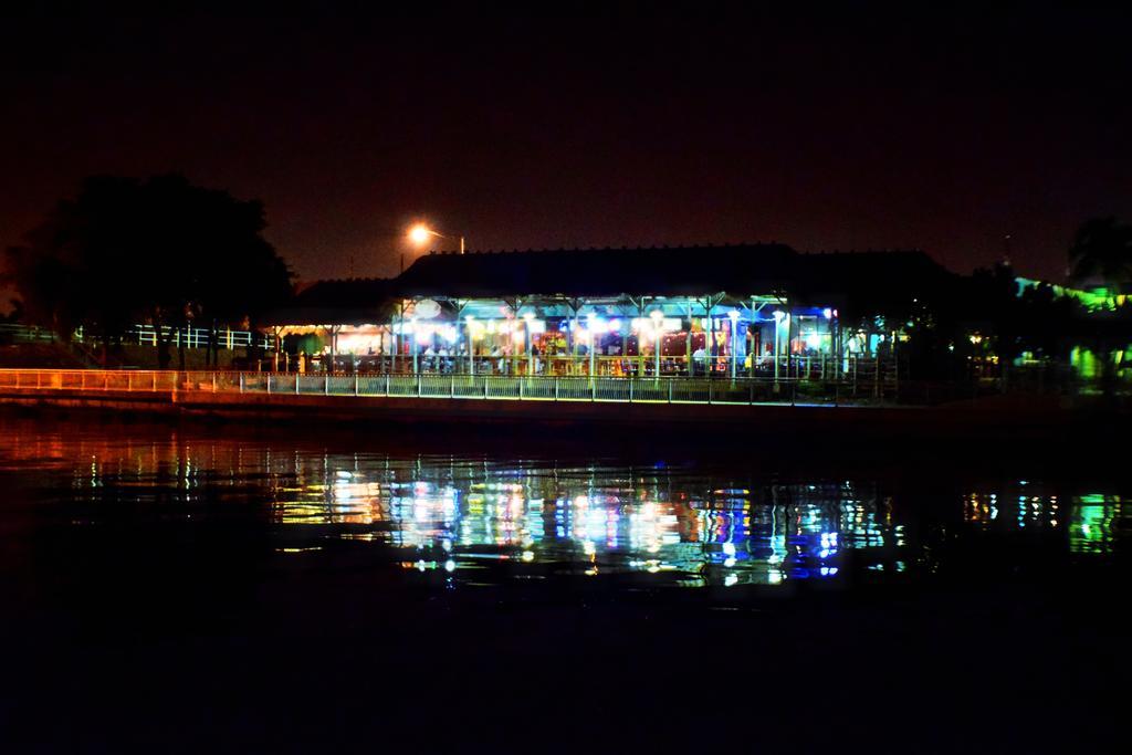 Waterfront & Hotel