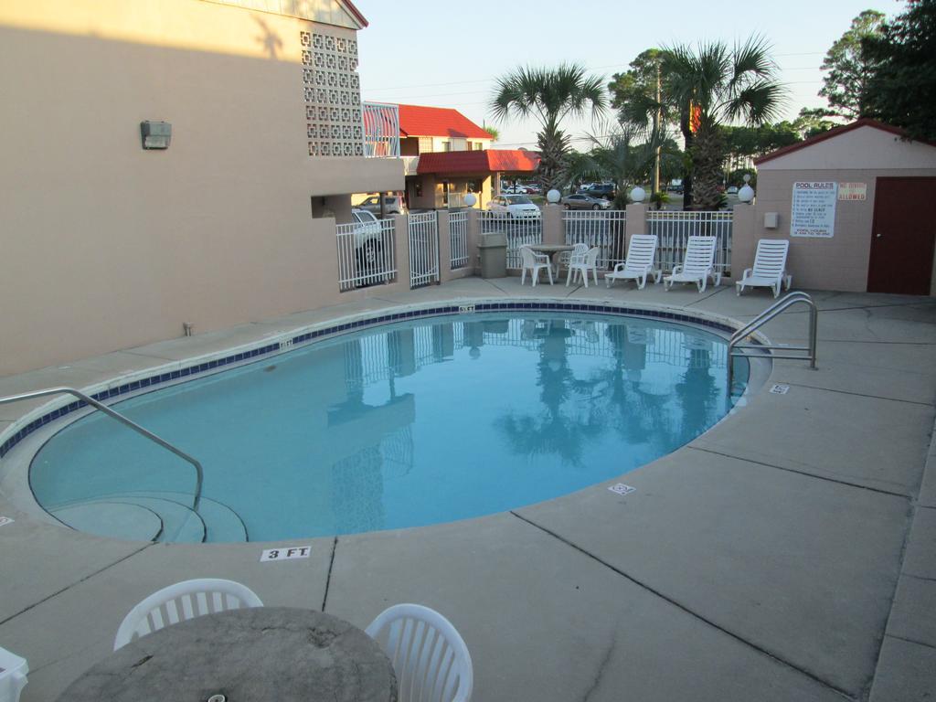 Super 8 By Wyndham Ft Walton Motel 2*