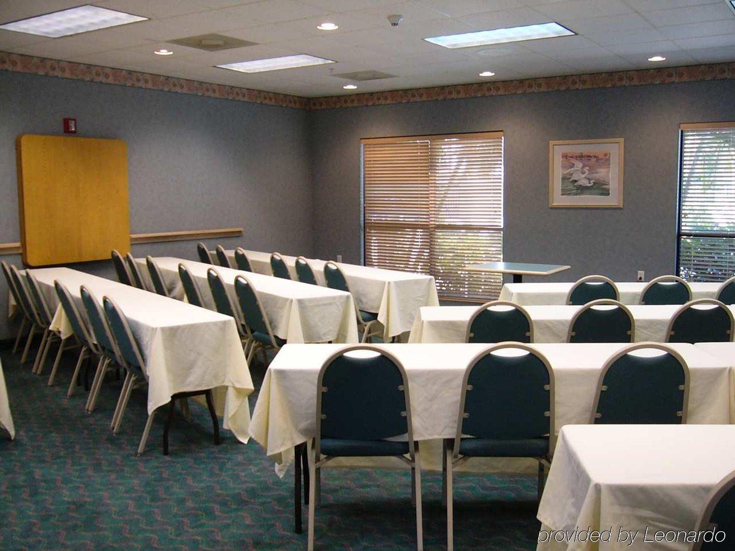 Hampton Cocoa Hotel 3*