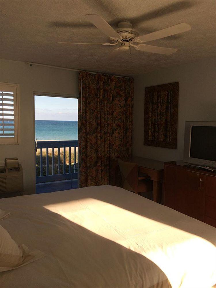 Rhumcay Beach And Grille Resort Fort Pierce