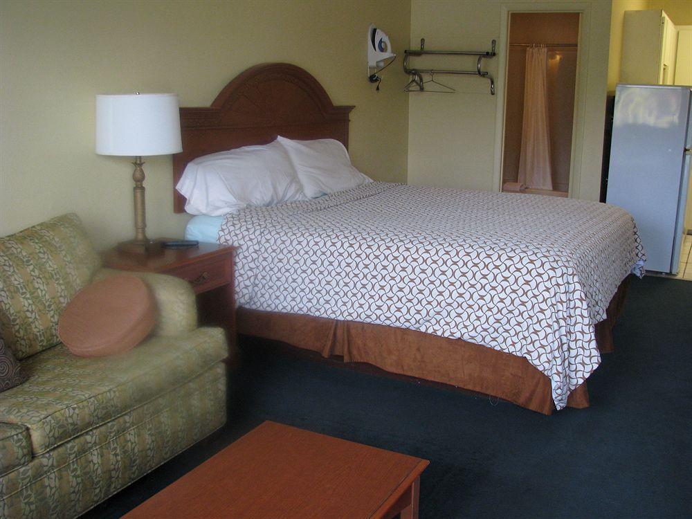Summer Breeze Motel 2*