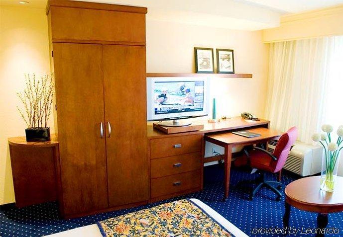 Courtyard By Marriott Downtown Pensacola