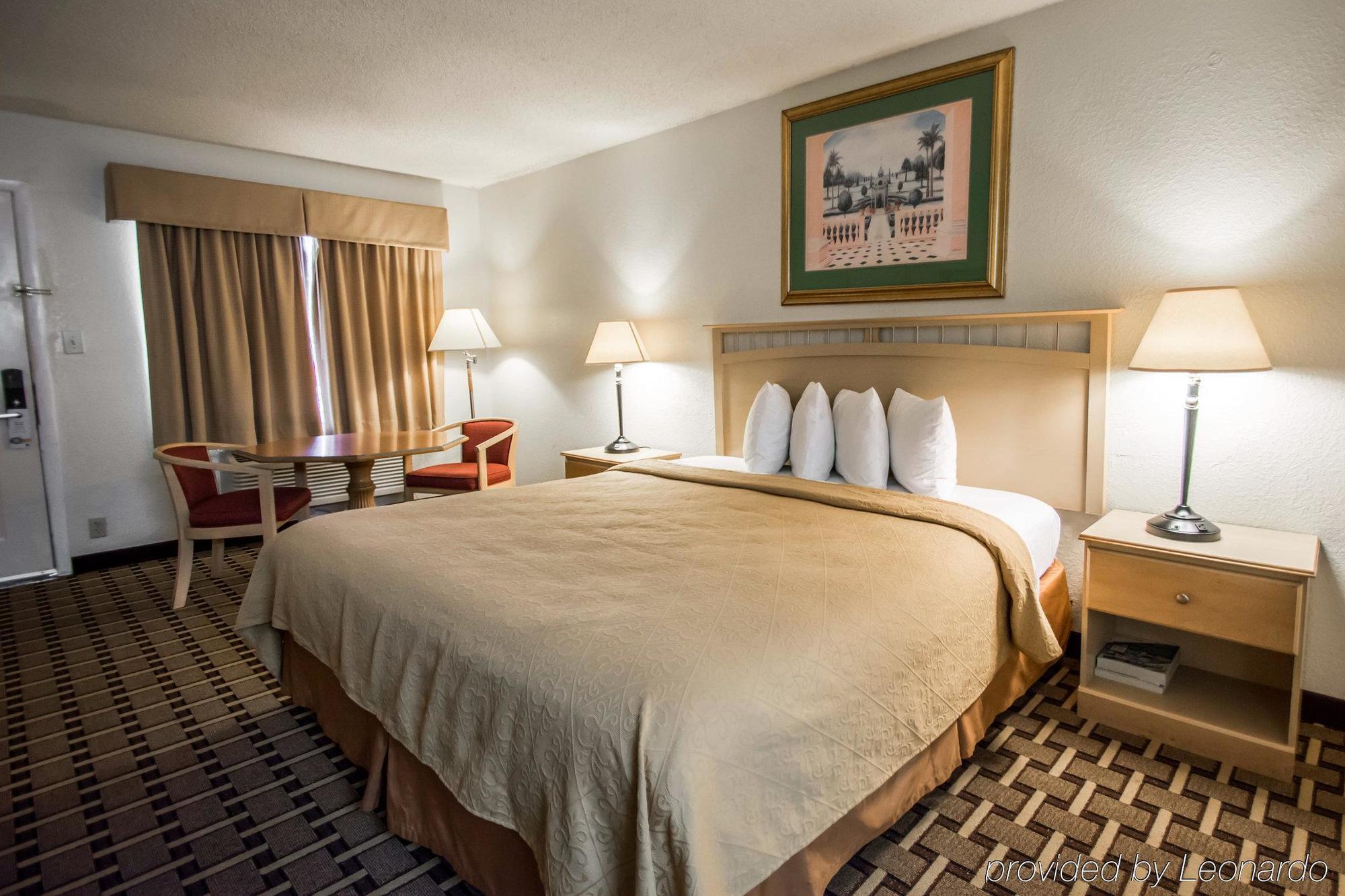 Quality & Eastgate Hotel 2*