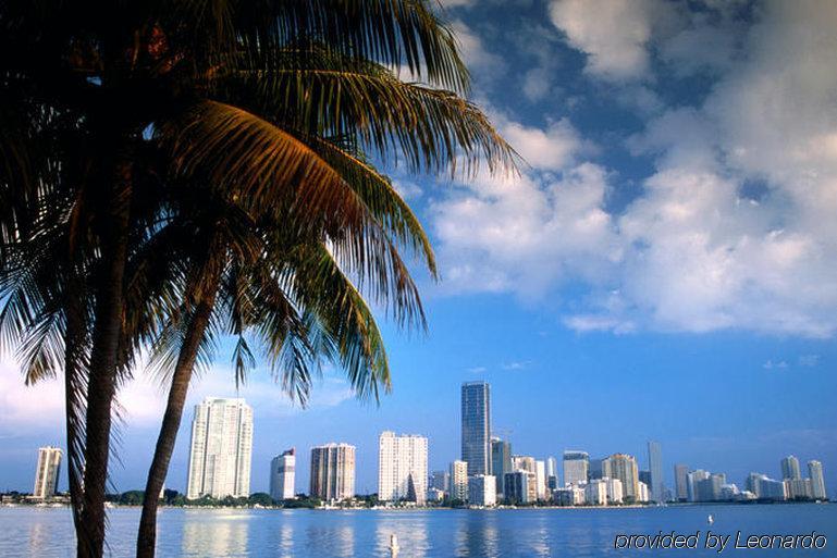 Hotel Express & East-miami By Ihg