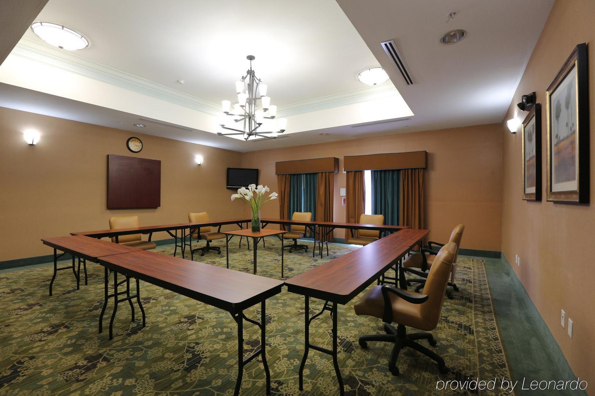 Express North Telecom Park By Ihg Hotel 2*