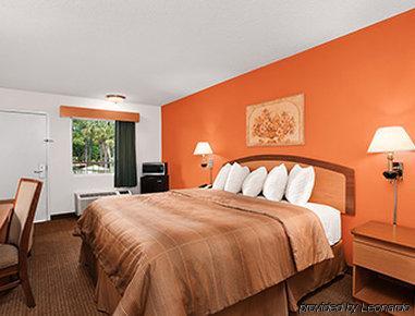 Days By Wyndham South Memorial Hospital Motel Jacksonville
