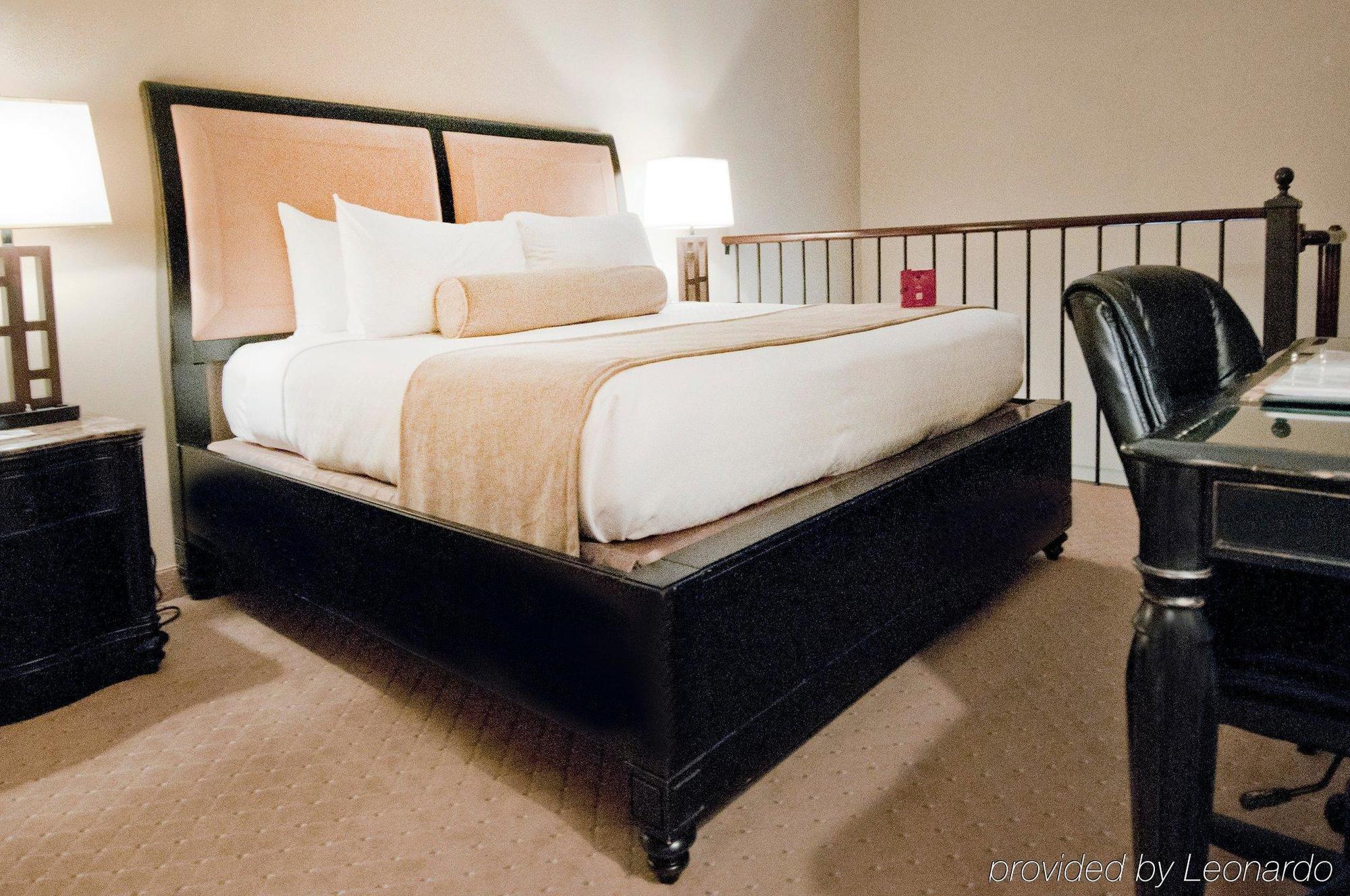 Crowne Plaza Grand Hotel