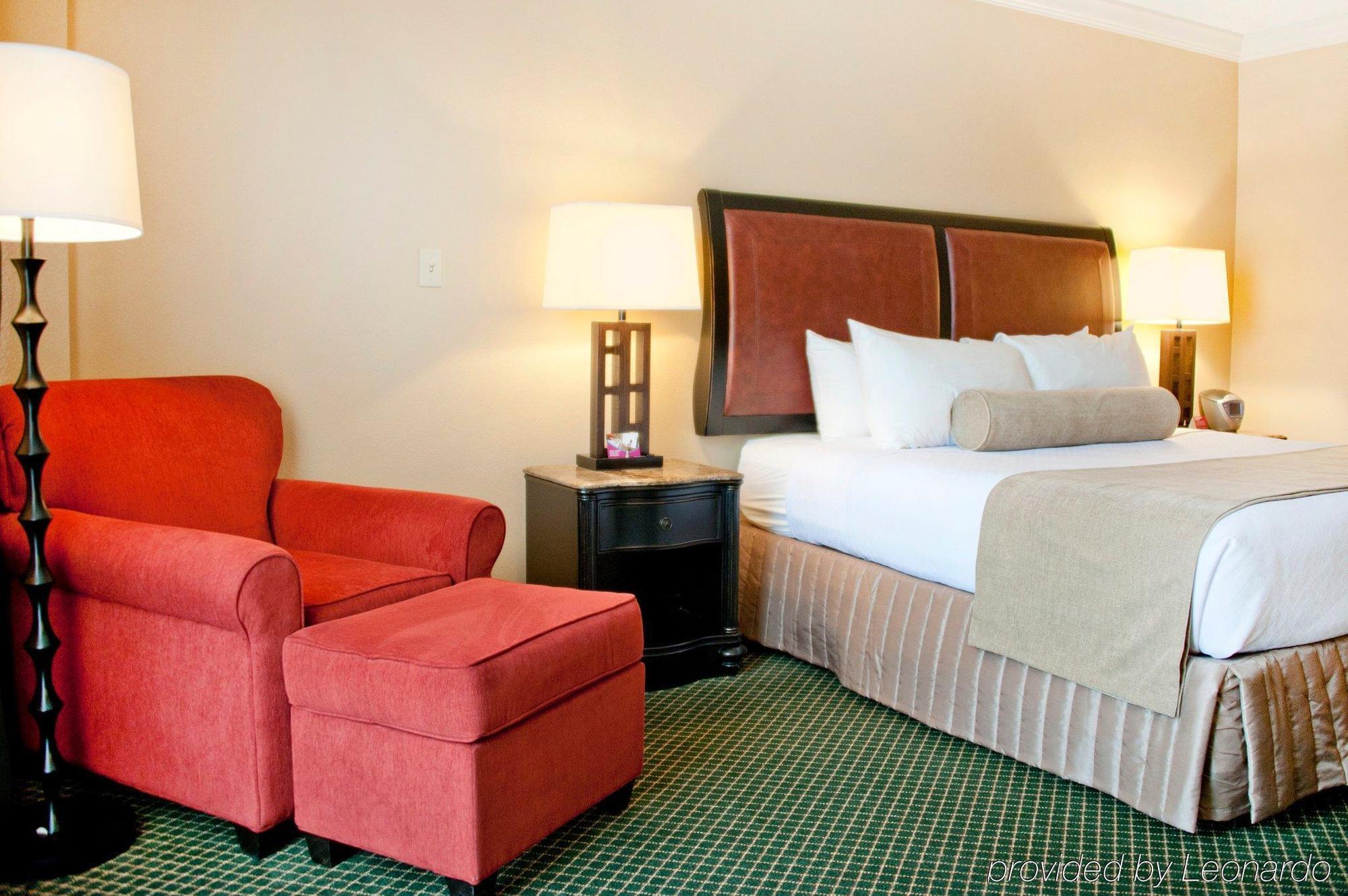 Crowne Plaza Grand 4*