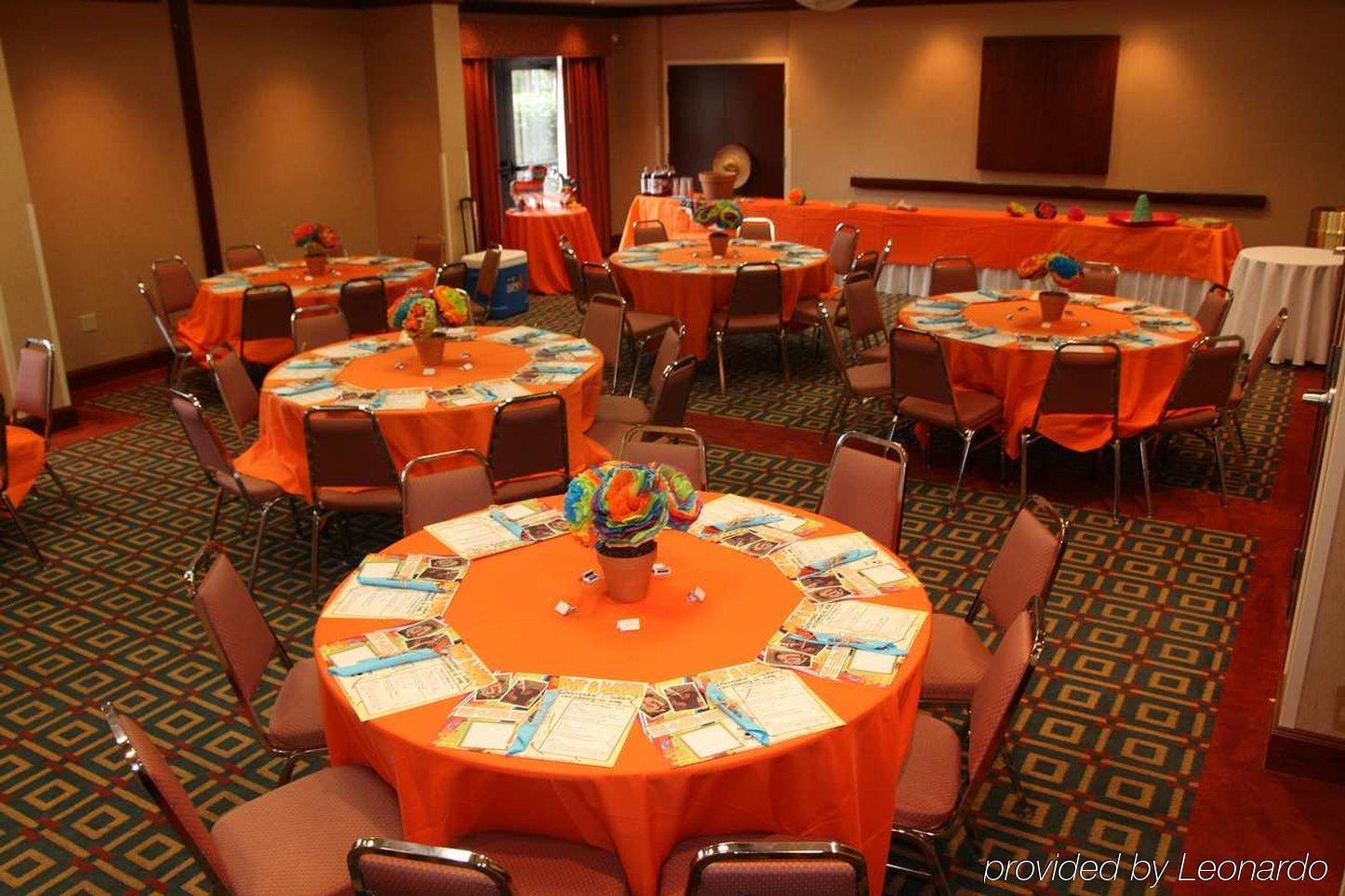 Hampton & At Mary Colonial Townpark 3* Lake Mary