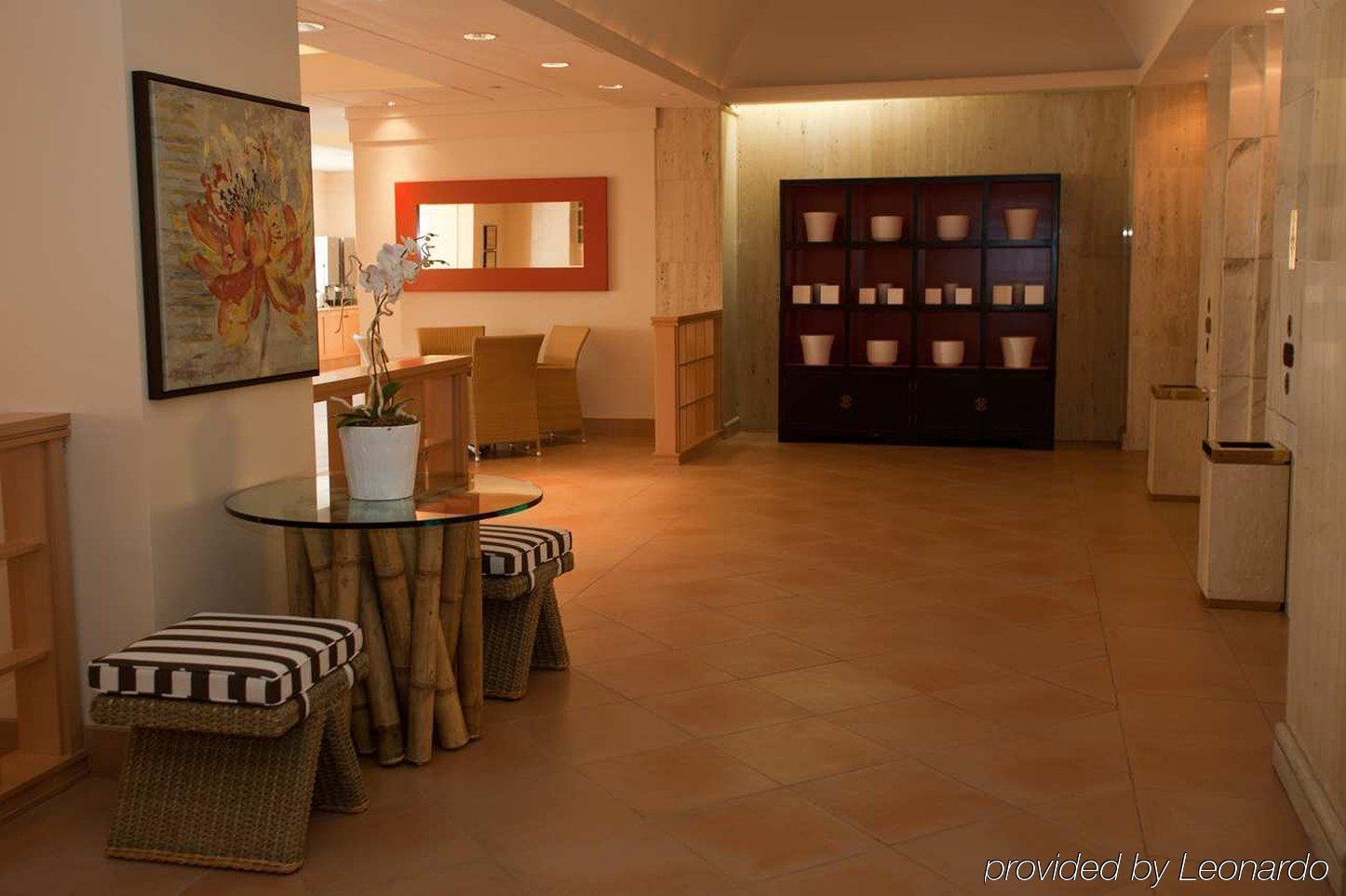 Hotel Embassy By Hilton Airport Westshore