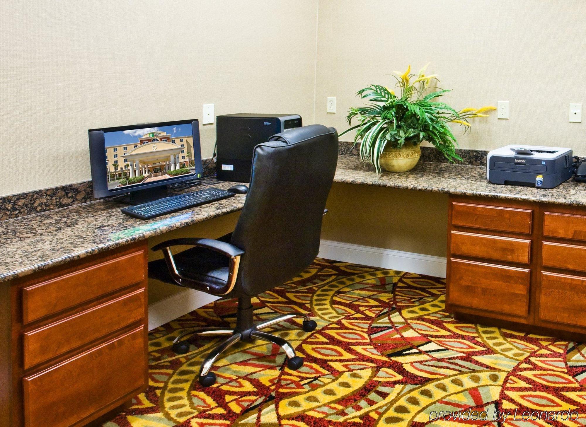 Express & West By Ihg Hotel