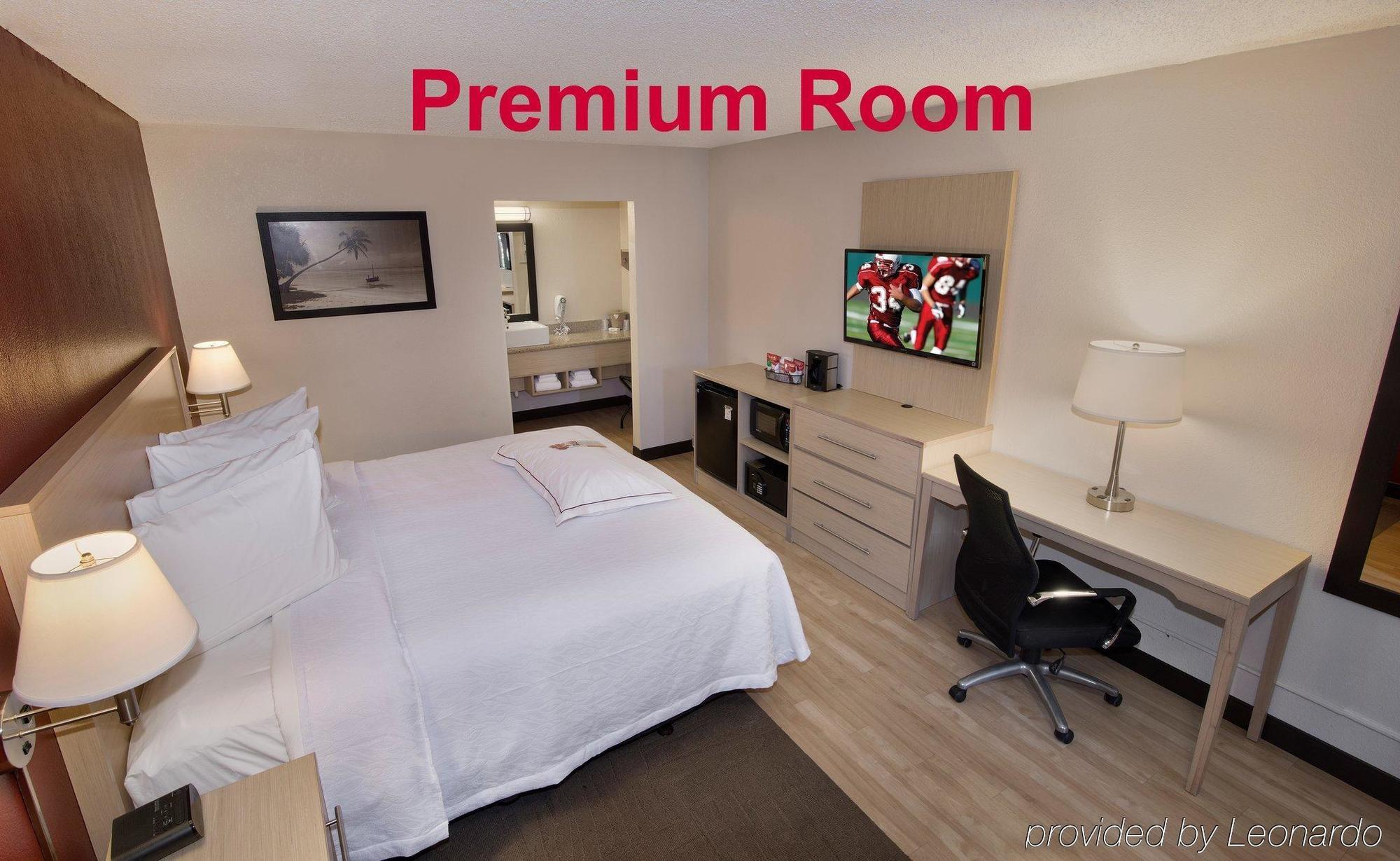 Red Roof Plus+ West Palm 3*