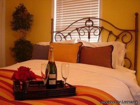 Ed Lugo 3* Wilton Manors
