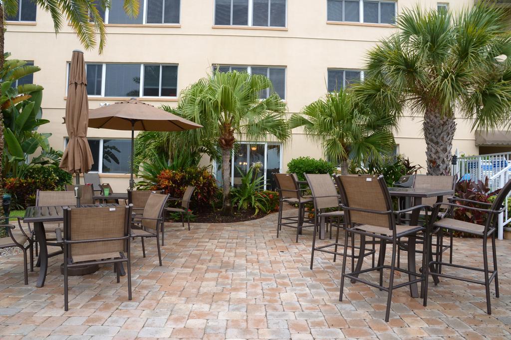 Treasure Island Beach, Fl Waterfront Located Steps Away From The Intracoastal Waterway