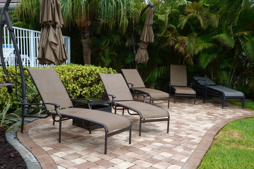 Treasure Island Beach, Fl Waterfront Located Steps Away From The Intracoastal Waterway
