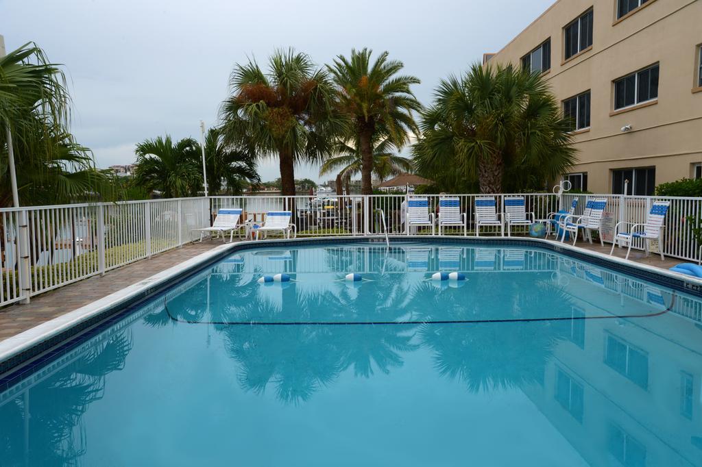 Apartment Treasure Island Beach, Fl Waterfront Located Steps Away From The Intracoastal Waterway St. Pete Beach