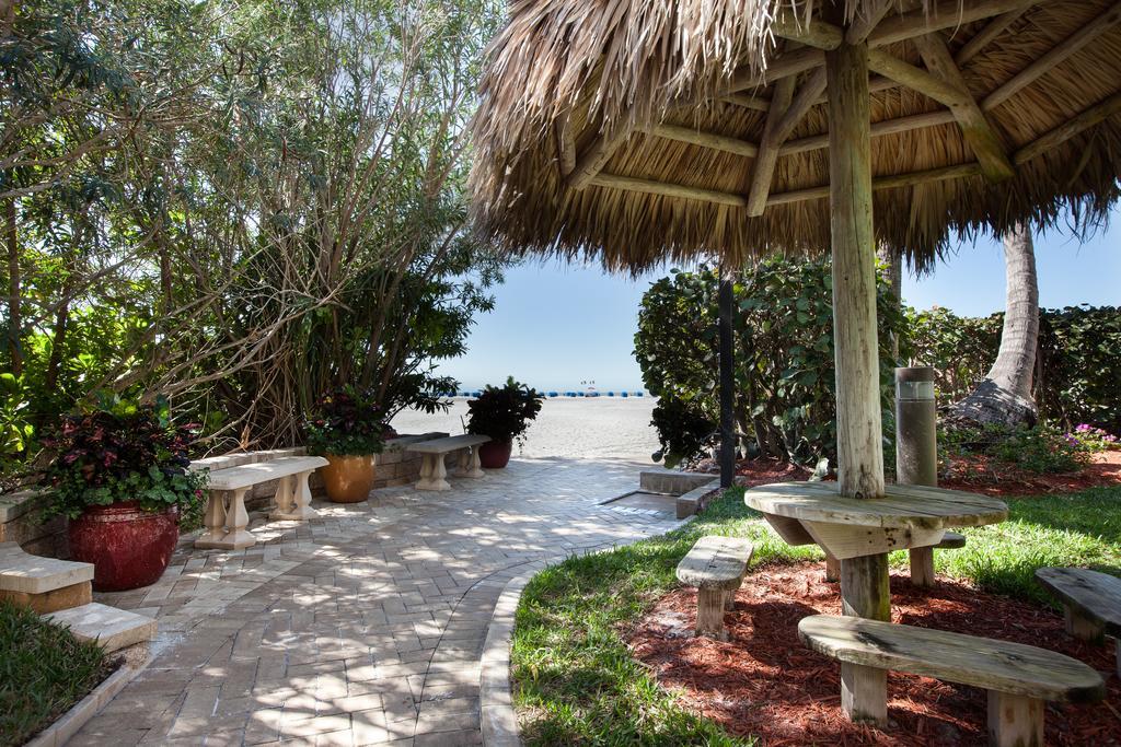 Pointe Estero 3*