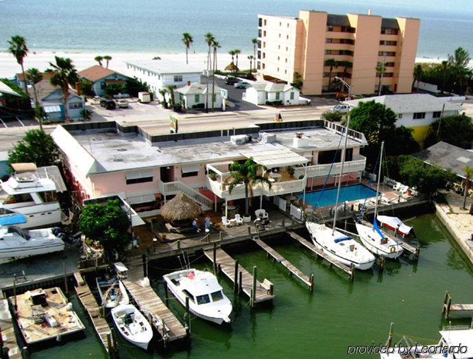 Snug Harbor Waterfront Ban Hotel