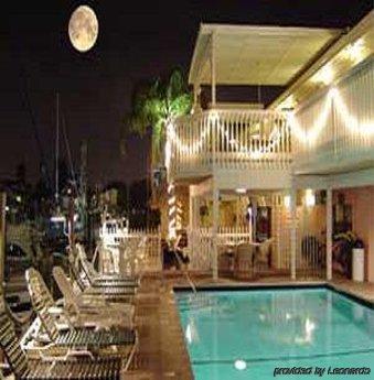 Snug Harbor Waterfront Ban 3*