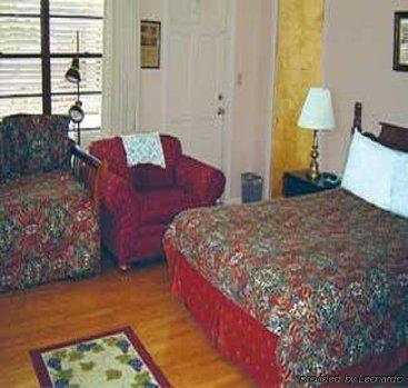 Snug Harbor Waterfront Ban Hotel 3*