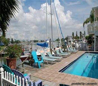 Hotel Snug Harbor Waterfront Ban