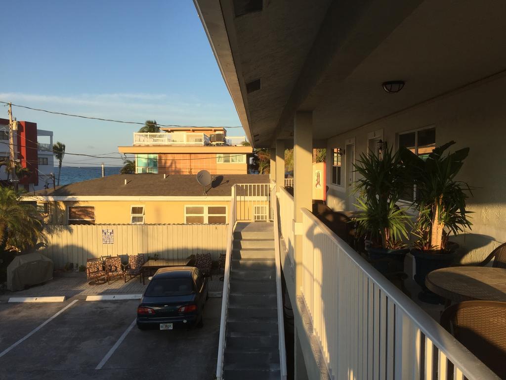 By The Sea Hotel Hollywood