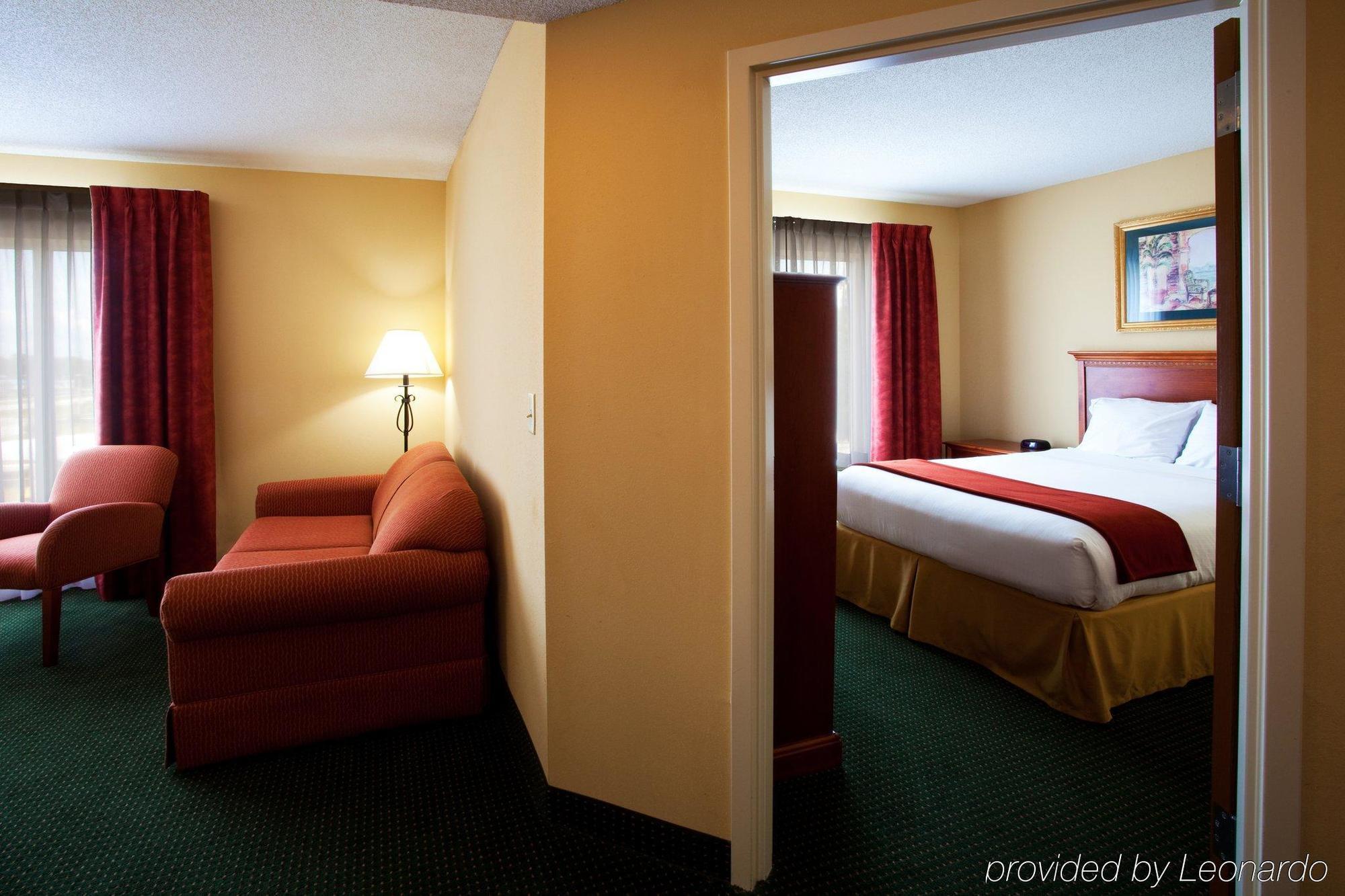 Express & West, An Ihg Hotel