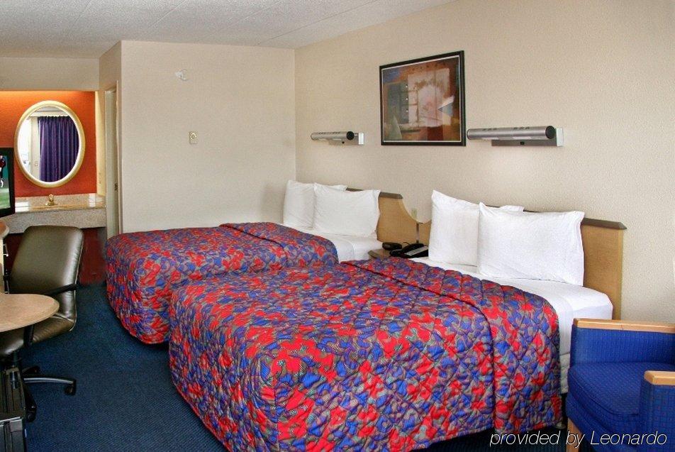 Red Roof Airport Motel 2*