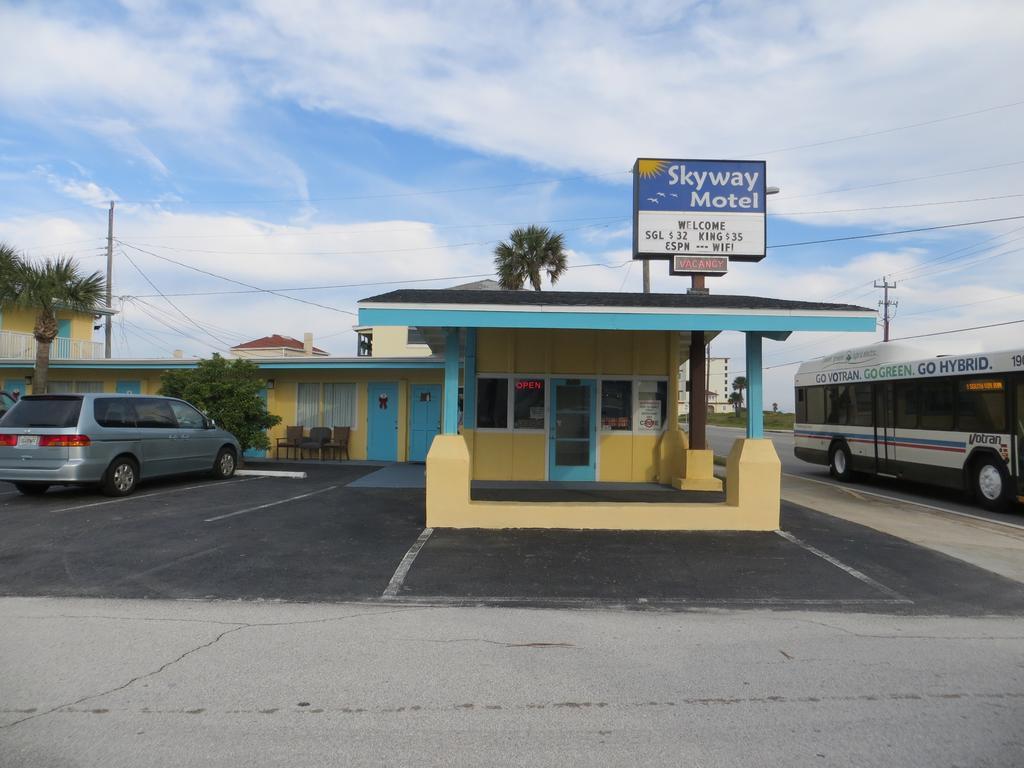 Skyway Motel *