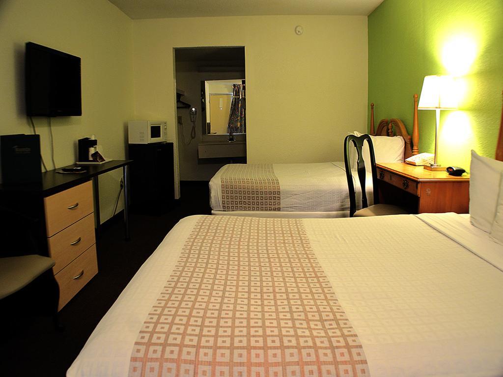 Roomba & At Old Town 2* Kissimmee
