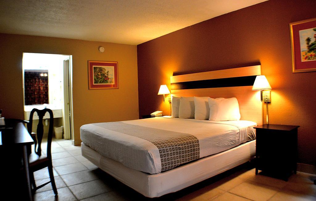 Roomba & At Old Town Hotel Kissimmee