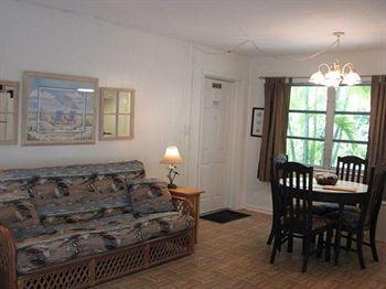 Sunshine Island - Adults Only Inn