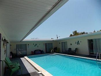 Sunshine Island - Adults Only Inn
