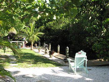 Sunshine Island - Adults Only Inn