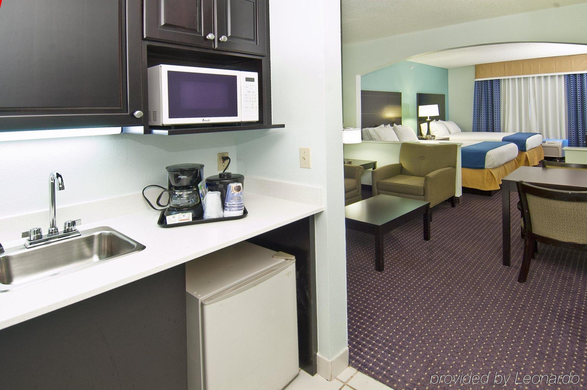Express & Plant By Ihg Plant City