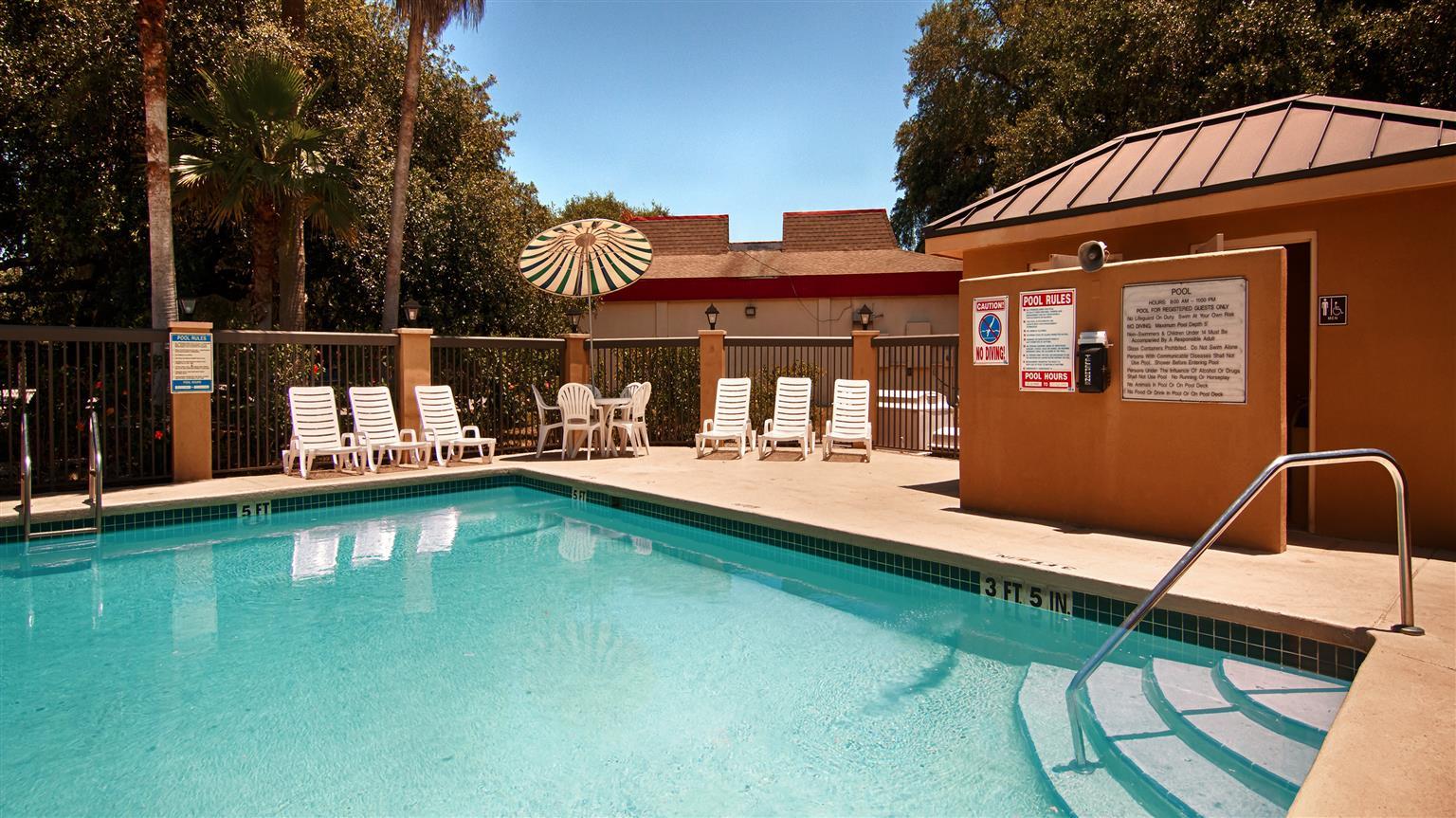 Econo Lodge *