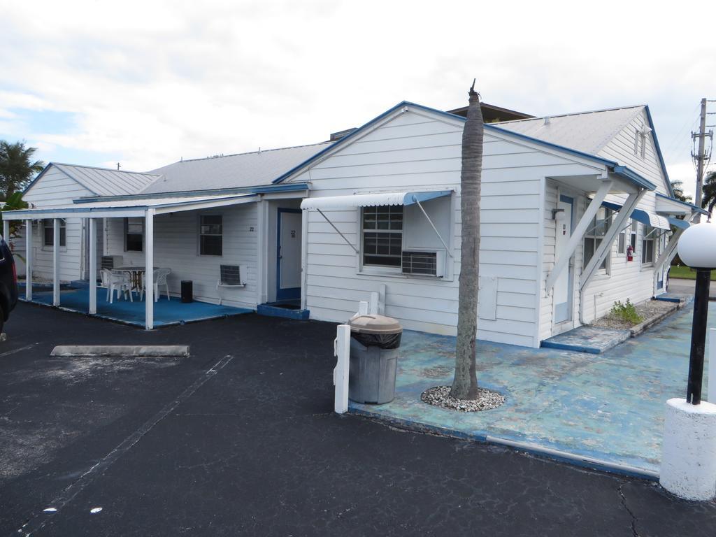 Royal Palms Motel