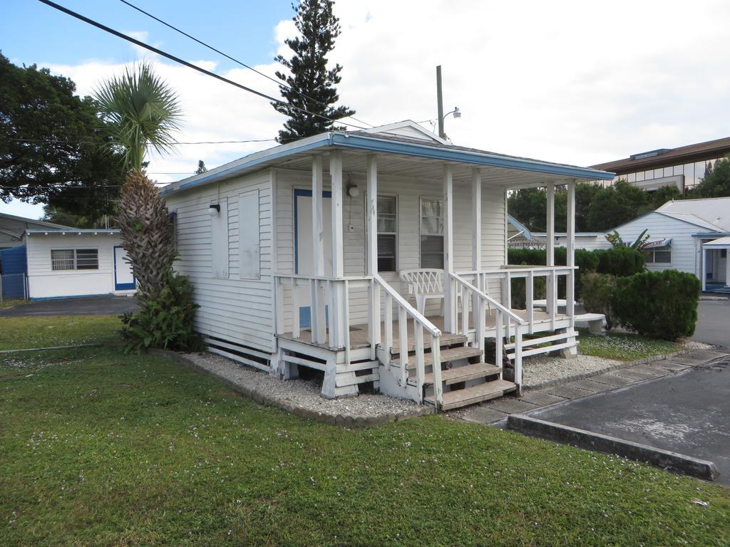 Royal Palms Motel 2*